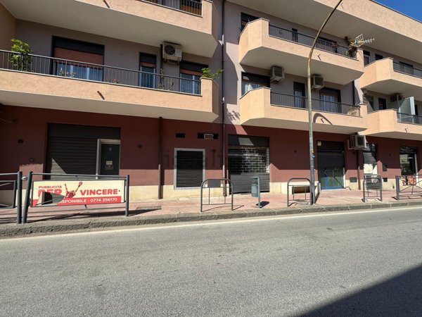 locale commerciale in vendita ad Itala