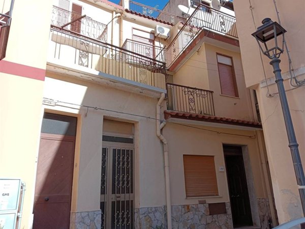 casa indipendente in vendita ad Itala in zona Borgo