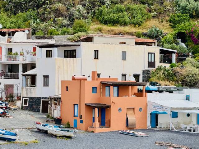 casa indipendente in vendita a Leni in zona Rinella