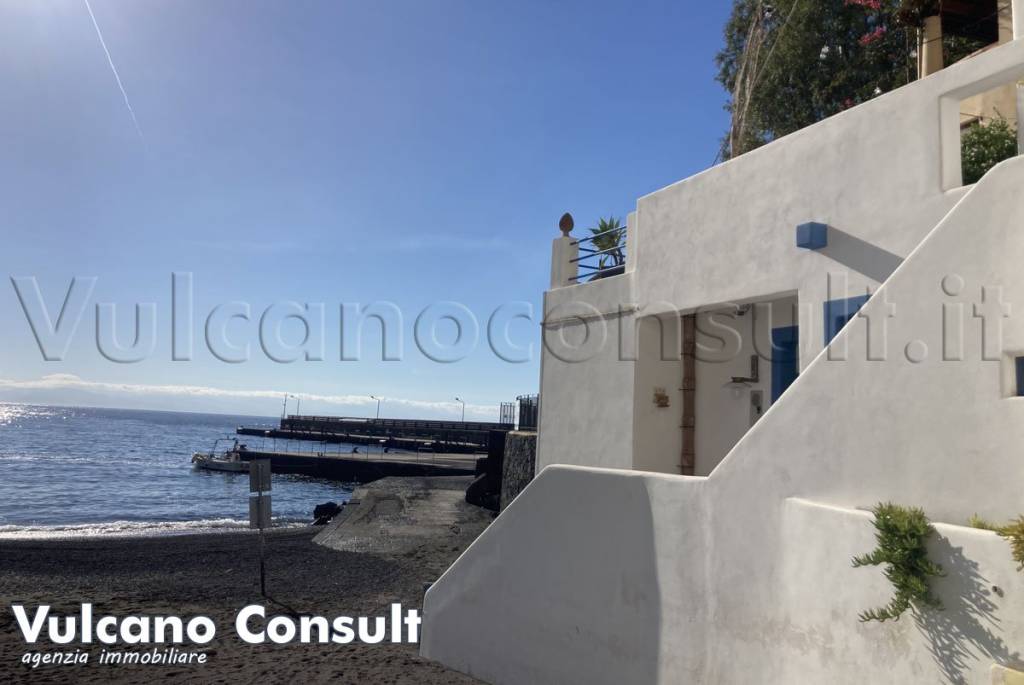 casa indipendente in vendita a Leni in zona Rinella