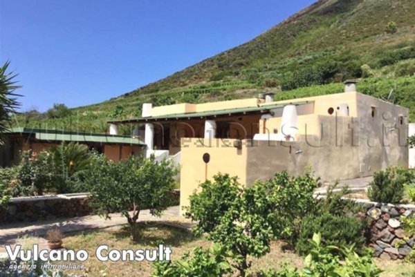 casa indipendente in vendita a Leni in zona Valdichiesa