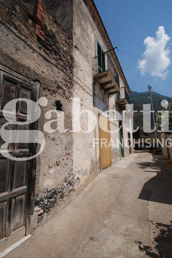 casa indipendente in vendita a Leni in zona Rinella