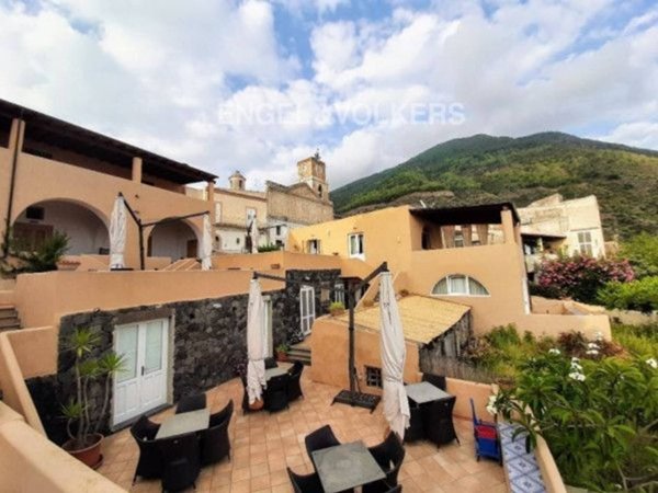 villa in vendita a Leni in zona Rinella