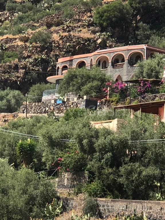 casa indipendente in vendita a Leni in zona Rinella