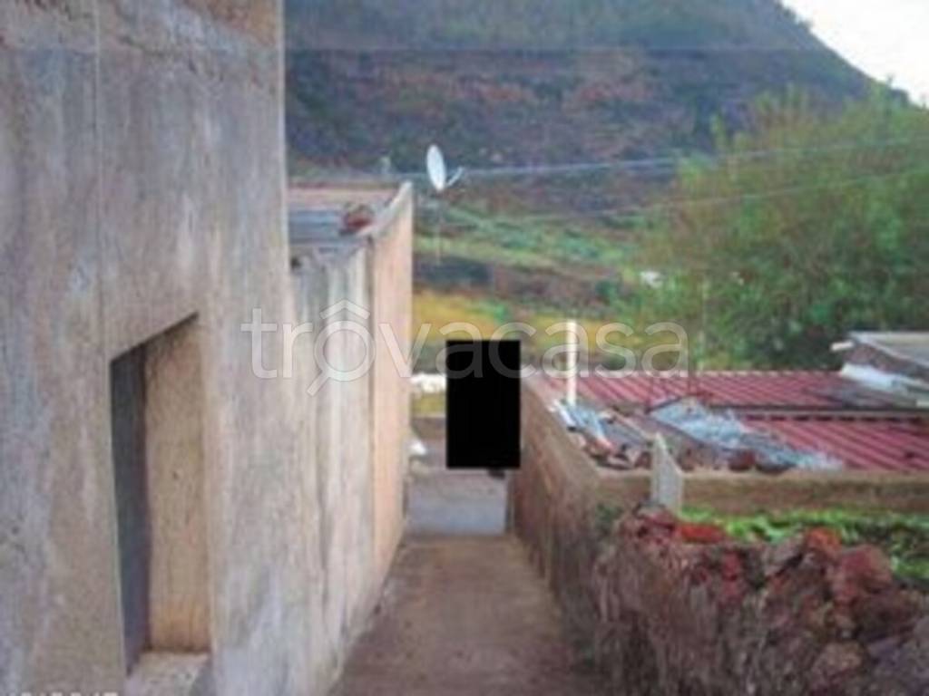 casa indipendente in vendita a Leni in zona Valdichiesa