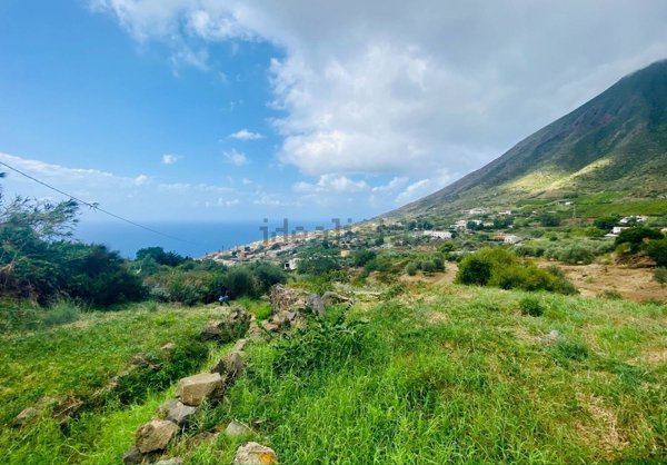 casa indipendente in vendita a Leni in zona Valdichiesa