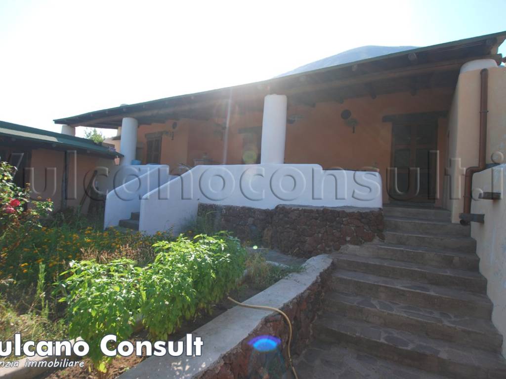 casa indipendente in vendita a Leni in zona Valdichiesa