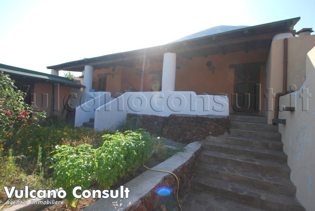 casa indipendente in vendita a Leni in zona Valdichiesa