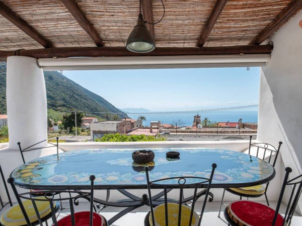 casa indipendente in vendita a Leni in zona Rinella