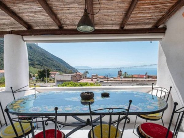 casa indipendente in vendita a Leni in zona Rinella
