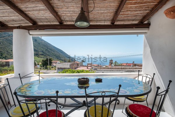 casa indipendente in vendita a Leni in zona Rinella