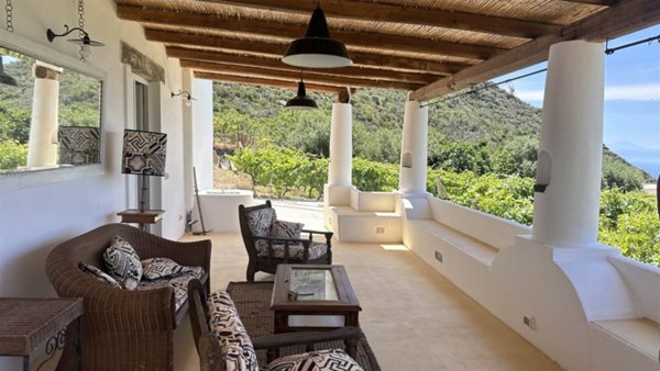 casa indipendente in vendita a Leni in zona Rinella