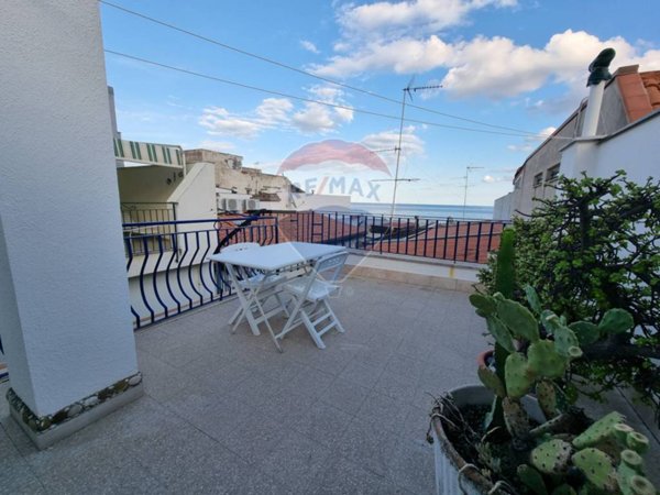 casa indipendente in vendita a Letojanni