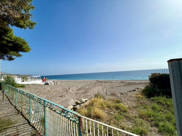 casa indipendente in vendita a Letojanni