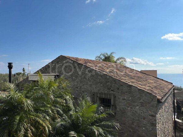 casa indipendente in vendita a Letojanni