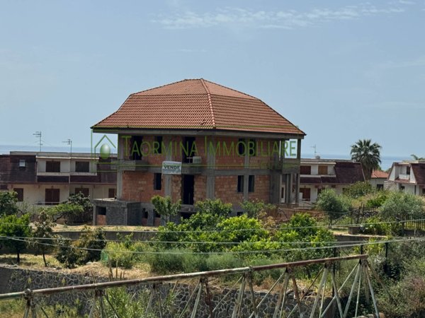 casa indipendente in vendita a Letojanni