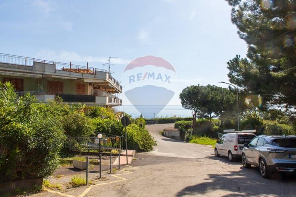 casa indipendente in vendita a Letojanni
