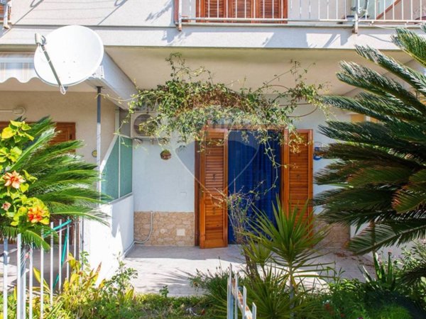 casa indipendente in vendita a Letojanni