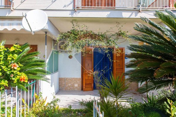 casa indipendente in vendita a Letojanni