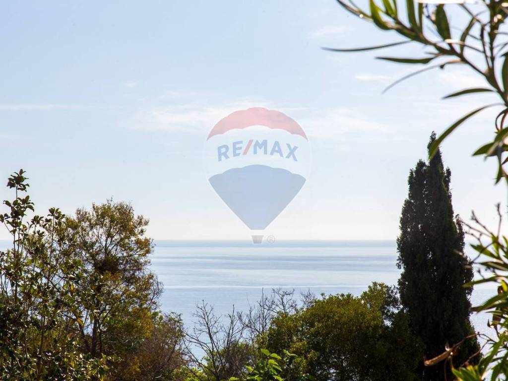 casa indipendente in vendita a Letojanni