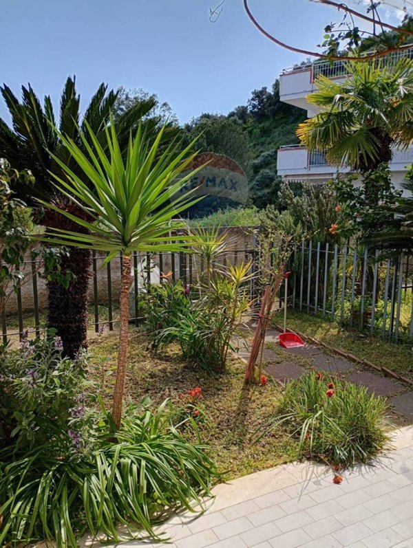 casa indipendente in vendita a Letojanni