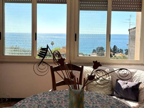 casa indipendente in vendita a Letojanni