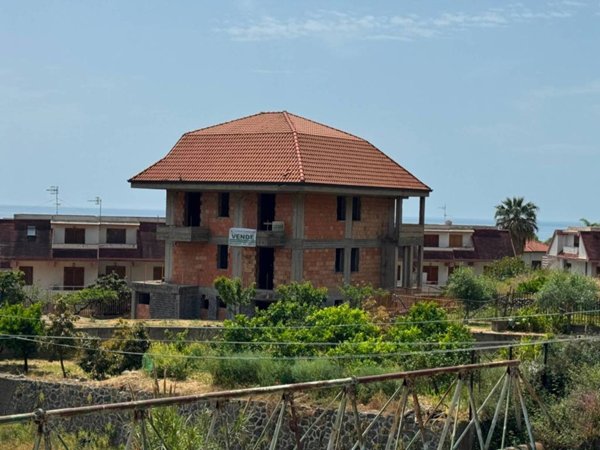 intera palazzina in vendita a Letojanni