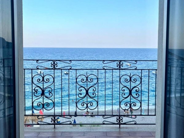 casa indipendente in vendita a Letojanni