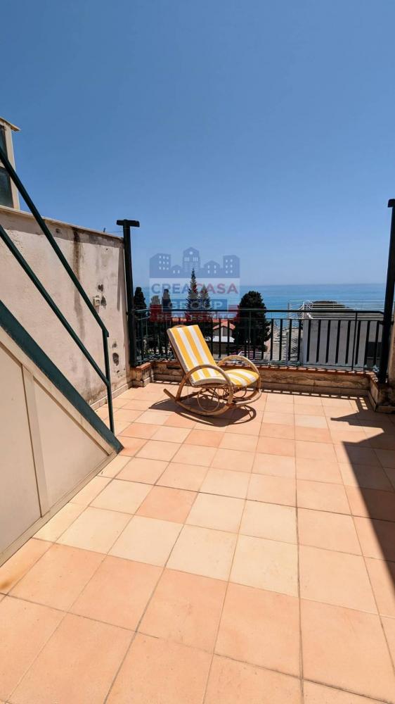 casa indipendente in vendita a Letojanni