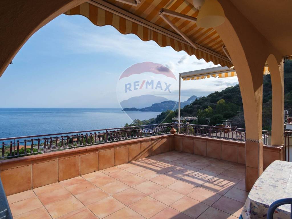 appartamento in vendita a Letojanni