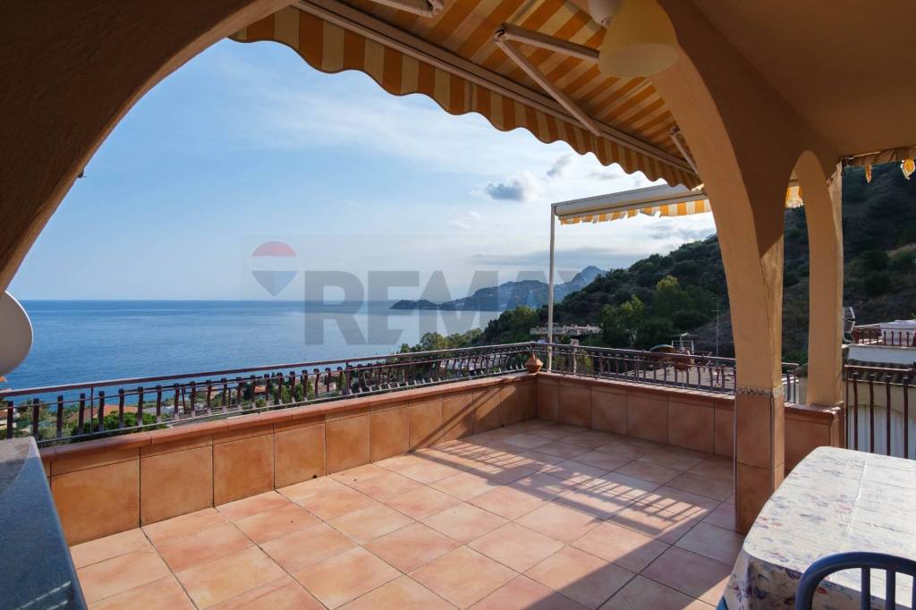 appartamento in vendita a Letojanni