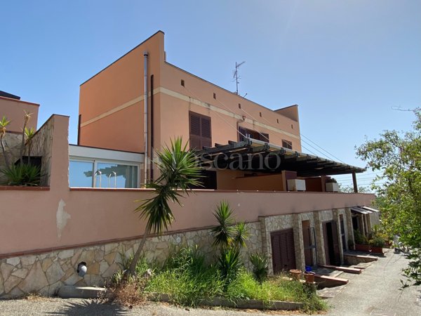 casa indipendente in vendita a Letojanni