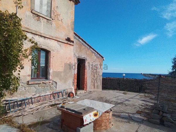 casa indipendente in vendita a Letojanni