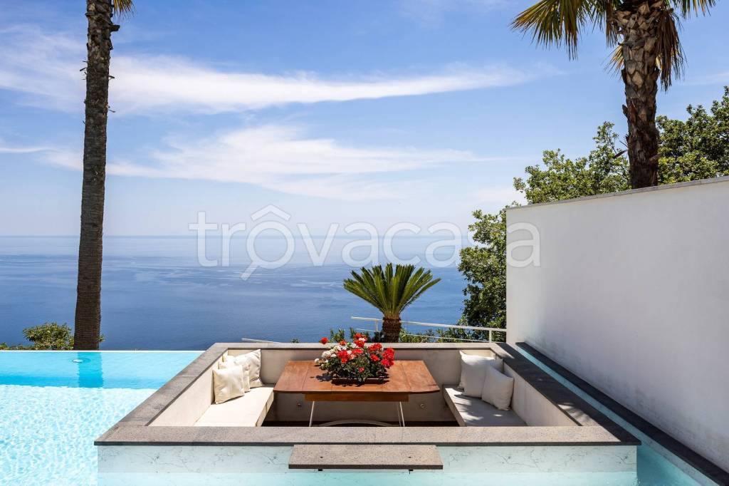 casa indipendente in vendita a Letojanni