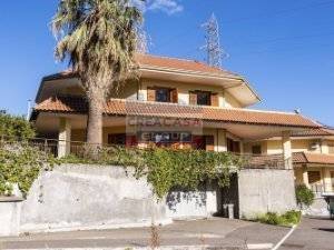 casa indipendente in vendita a Letojanni