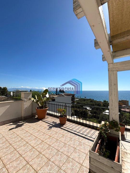 casa indipendente in vendita a Letojanni