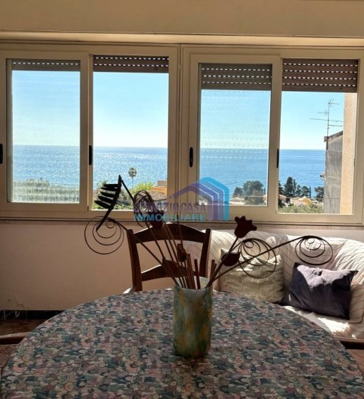 casa indipendente in vendita a Letojanni