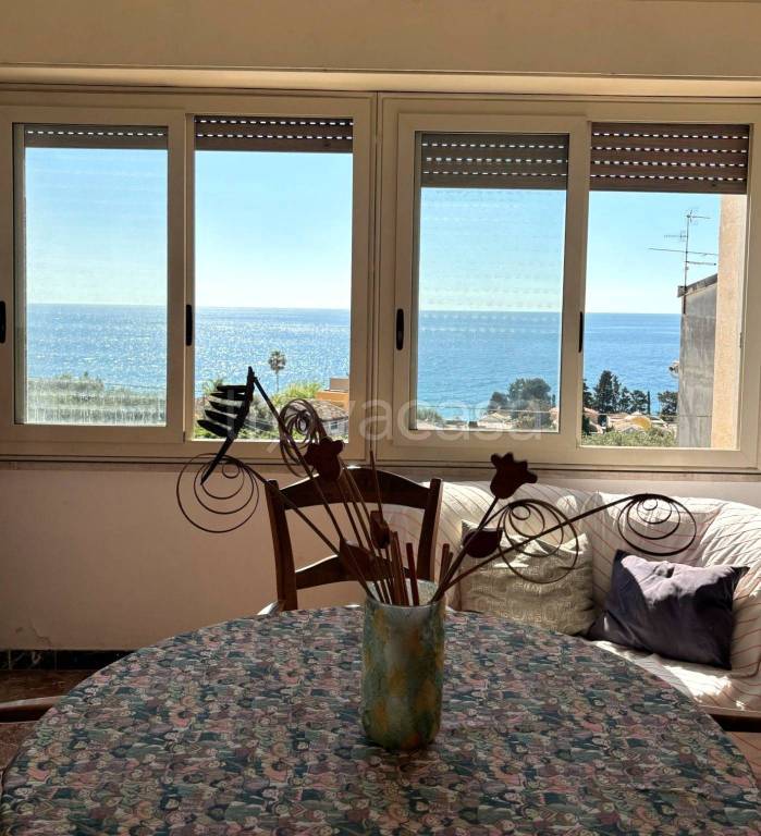 casa indipendente in vendita a Letojanni