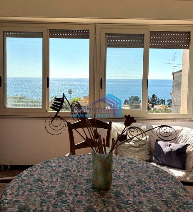 casa indipendente in vendita a Letojanni