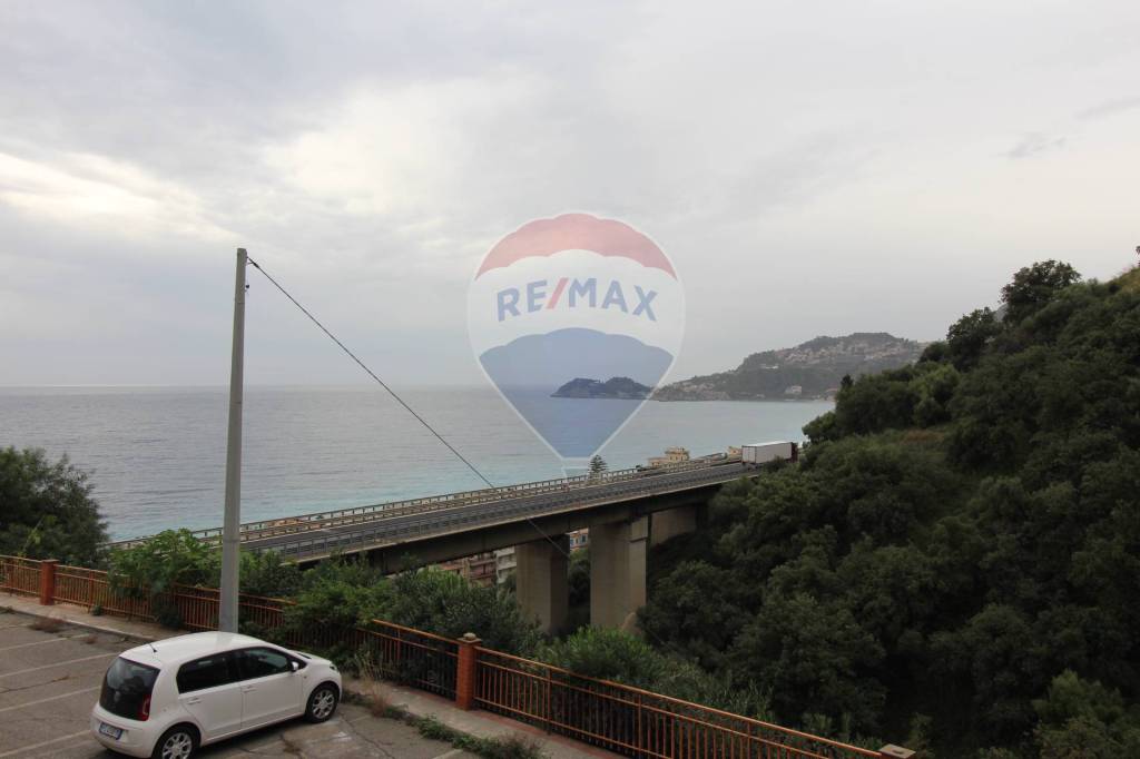 appartamento in vendita a Letojanni