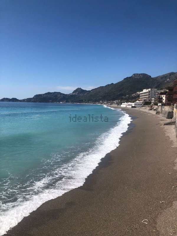 casa indipendente in vendita a Letojanni