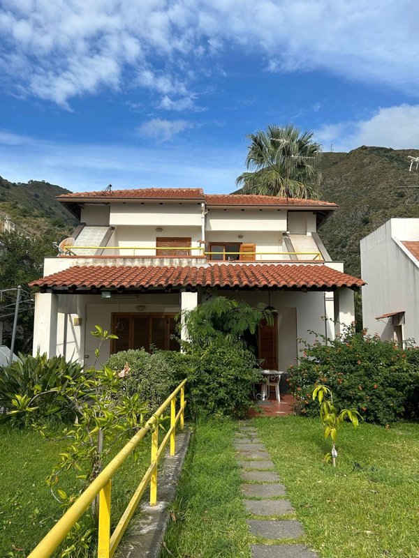 appartamento in vendita a Letojanni