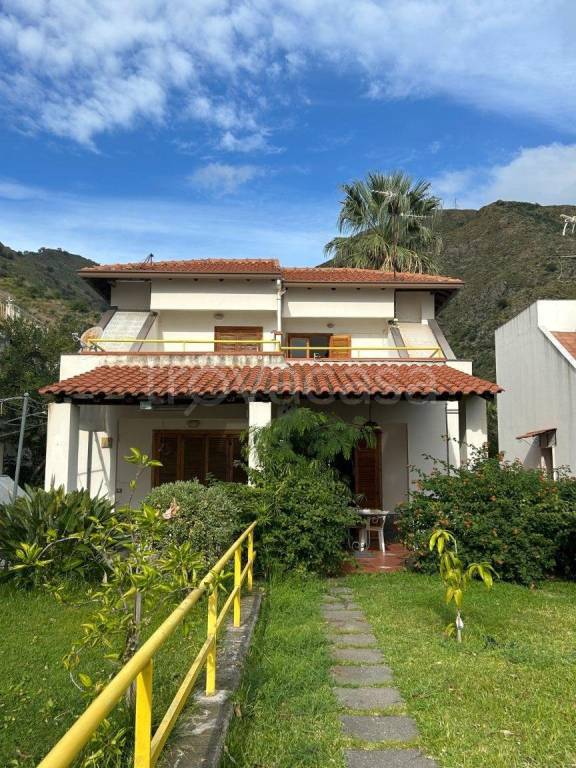 casa indipendente in vendita a Letojanni