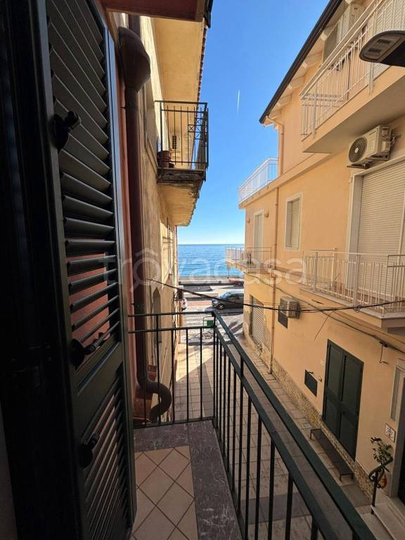 casa indipendente in vendita a Letojanni