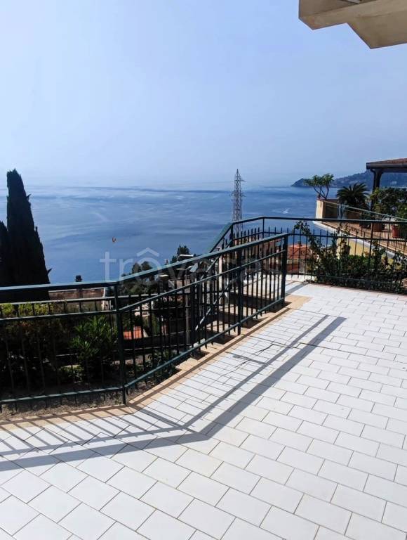 appartamento in vendita a Letojanni