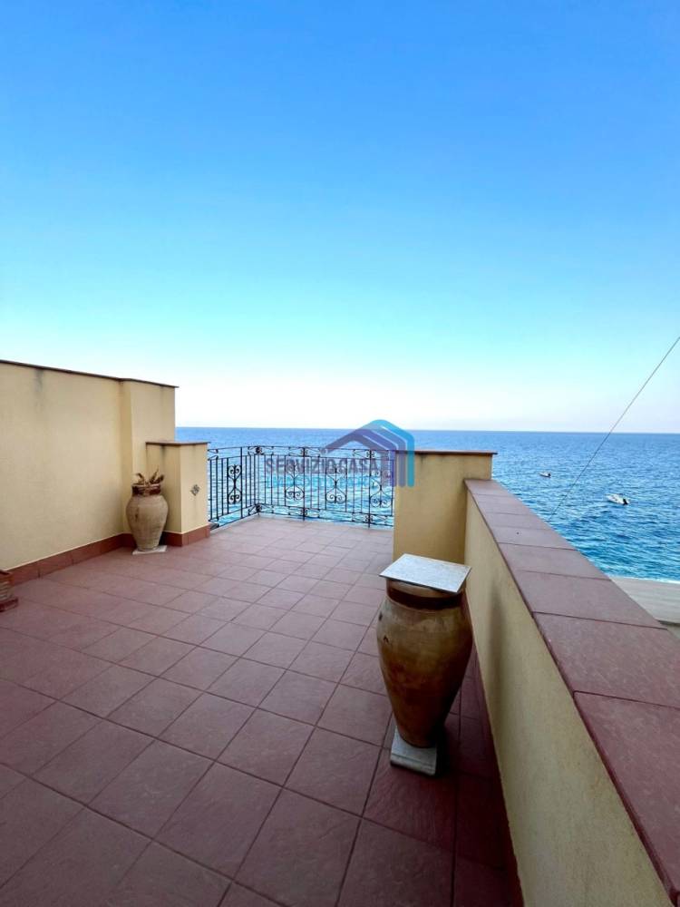 casa indipendente in vendita a Letojanni