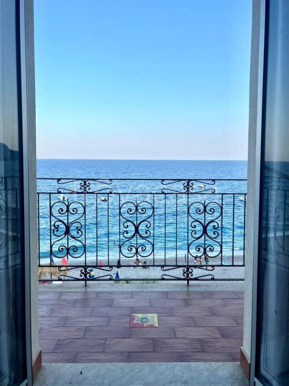 casa indipendente in vendita a Letojanni