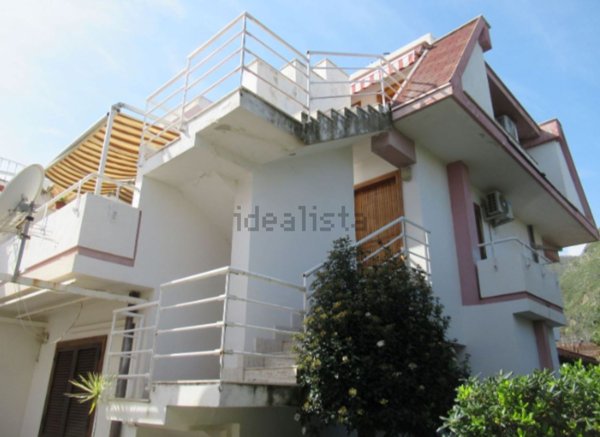 casa indipendente in vendita a Letojanni