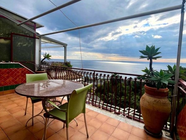 appartamento in vendita a Letojanni