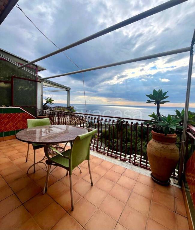 appartamento in vendita a Letojanni